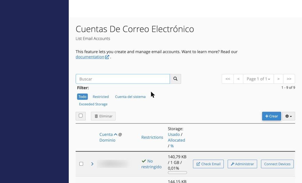 Lista de cuentas de correo en cPanel con el botón Crear